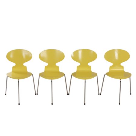 Arne Jacobsen Ant Chairs for Fritz Hansen, Yellow Lacquered and Three legged – 1952