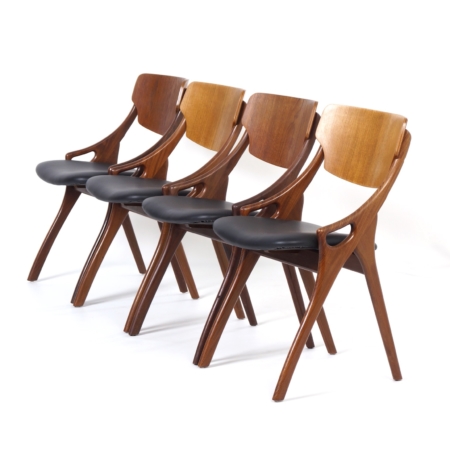 Danish Dining Chairs by Hovmand Olsen for Mogens Kold, 1960s – Set of 4 Reupholstered with Leather