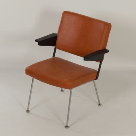 Gispen 1445 Armchair by Andre Cordemeyer for Gispen, 1960s &#8211; New Brown Leather and Ash Wood