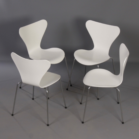 White Butterfly chairs by Arne Jacobsen for Fritz Hansen, 2008 | Set of 4