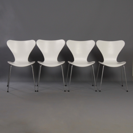 White Butterfly chairs by Arne Jacobsen for Fritz Hansen, 2008 | Set of 4