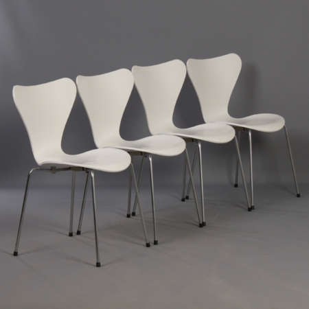 White Butterfly chairs by Arne Jacobsen for Fritz Hansen, 2008 | Set of 4