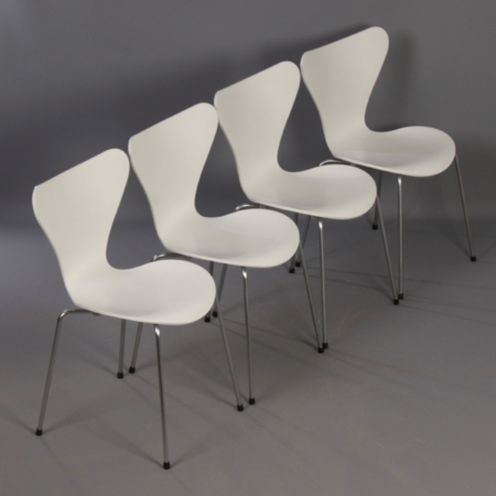 White Butterfly chairs by Arne Jacobsen for Fritz Hansen, 2008 | Set of 4