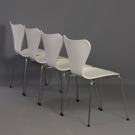 White Butterfly chairs by Arne Jacobsen for Fritz Hansen, 2008 | Set of 4