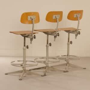 Architect&#8217;s chairs by Friso Kramer for Ahrend de Cirkel, 1960s &#8211; Set of Three with Grey Ring