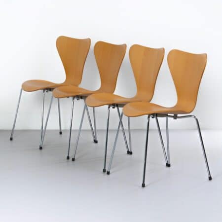 Beech Butterfly chairs by Arne Jacobsen for Fritz Hansen, 1990s | Set of 4