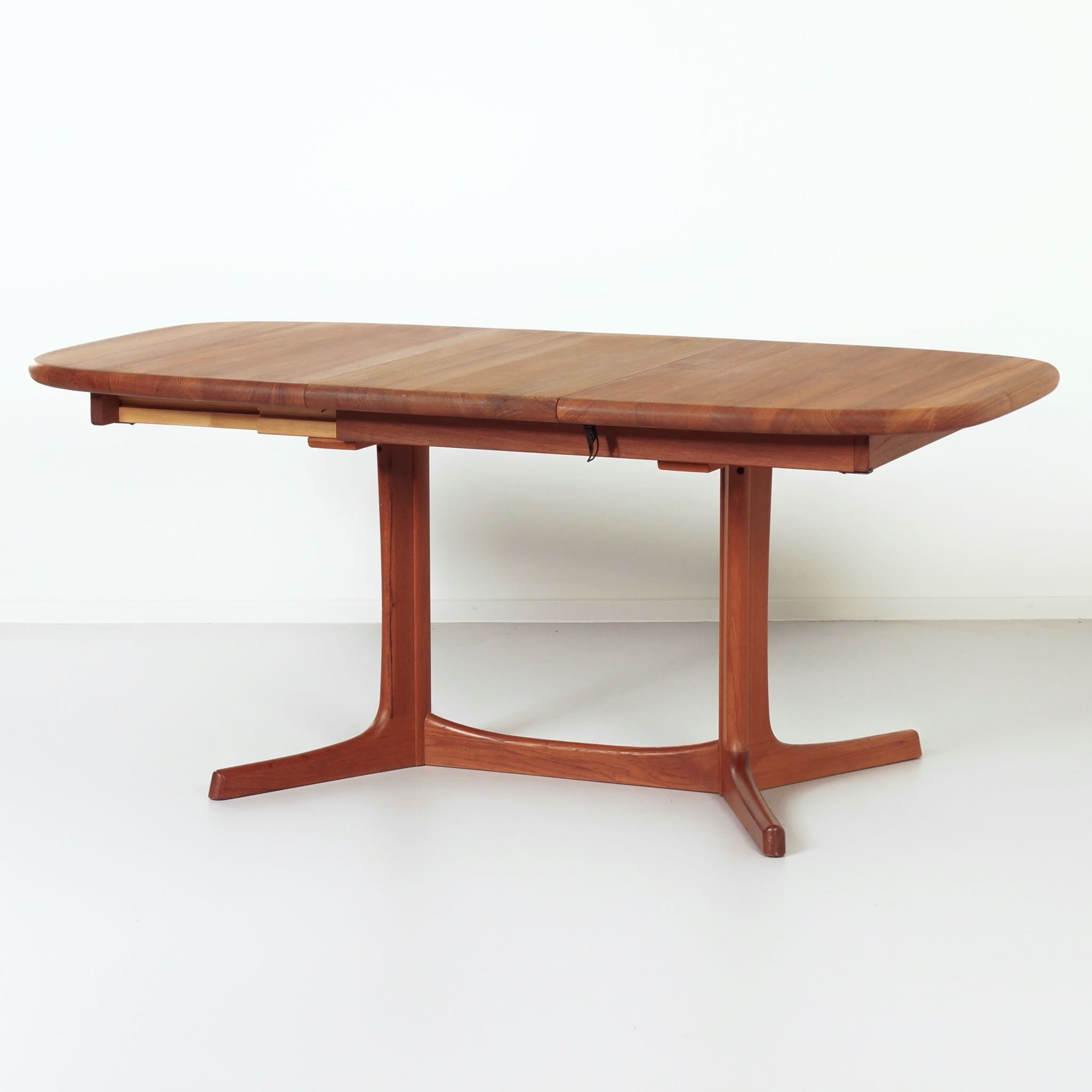 Vintage Dyrlund Extendable Teak Dining Table, 1960s – Danish Craftsmanship