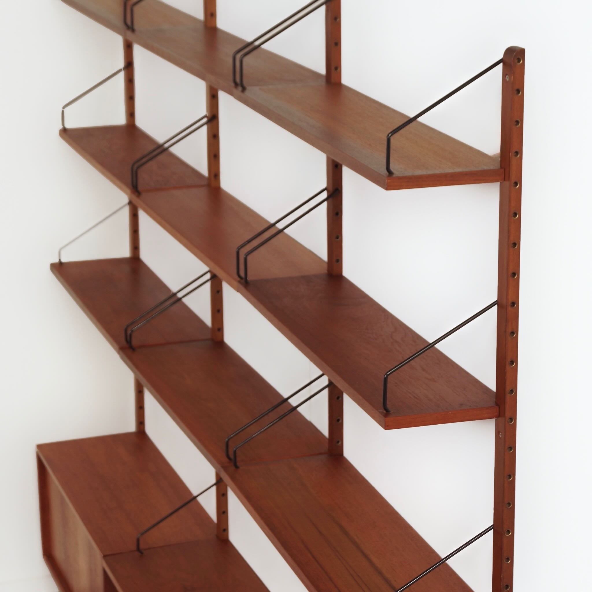 Royal Wall Unit by Poul Cadovius for Cado, 1960s – Teak, 2 Cabinets, 7 Shelves