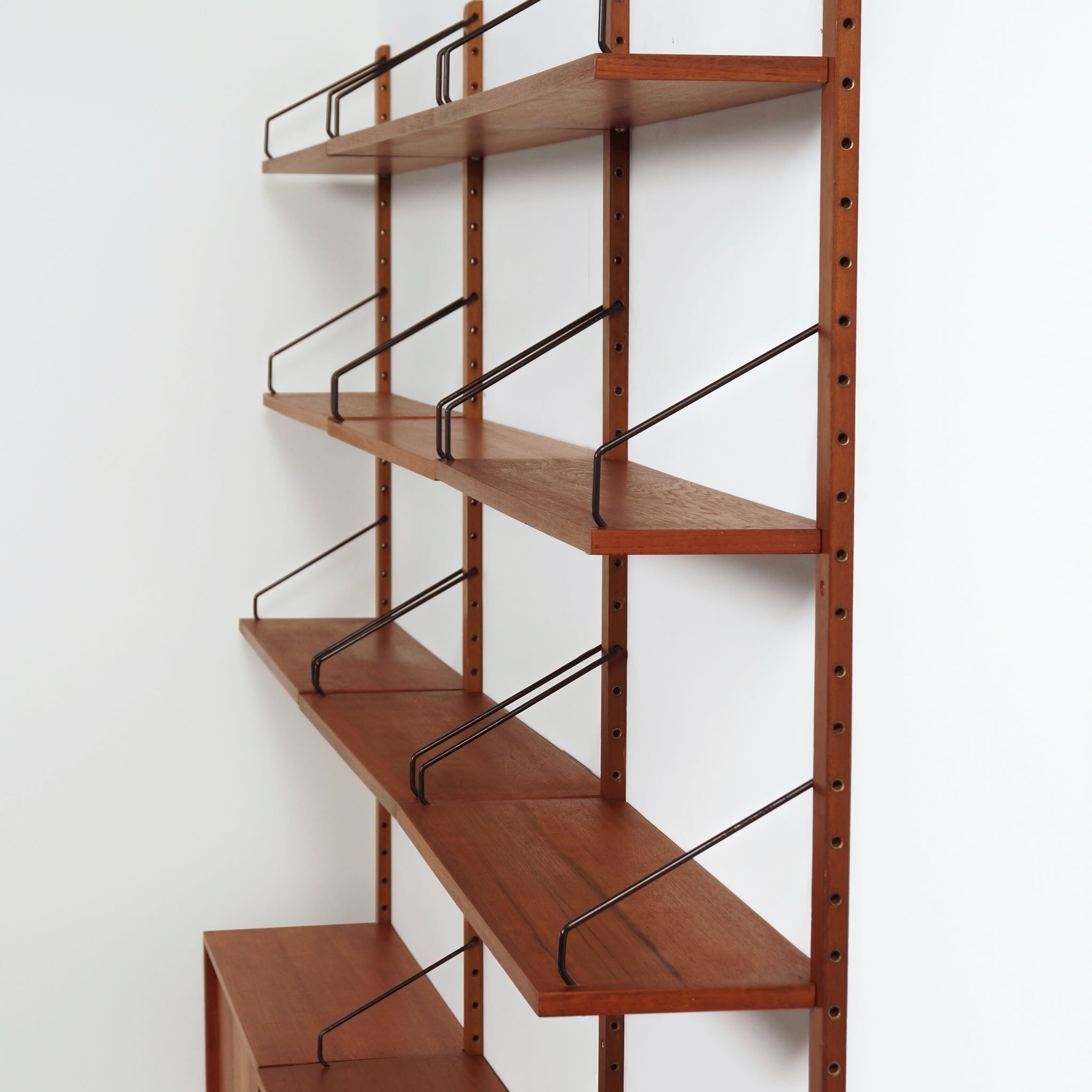Royal Wall Unit by Poul Cadovius for Cado, 1960s – Teak, 2 Cabinets, 7 Shelves