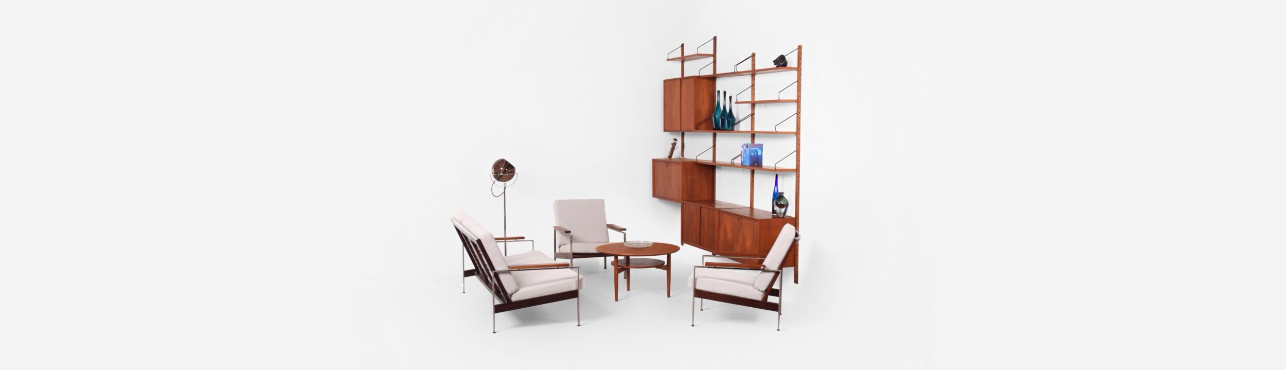 Why the Royal Modular Wall System by Poul Cadovius Is Still So Popular
