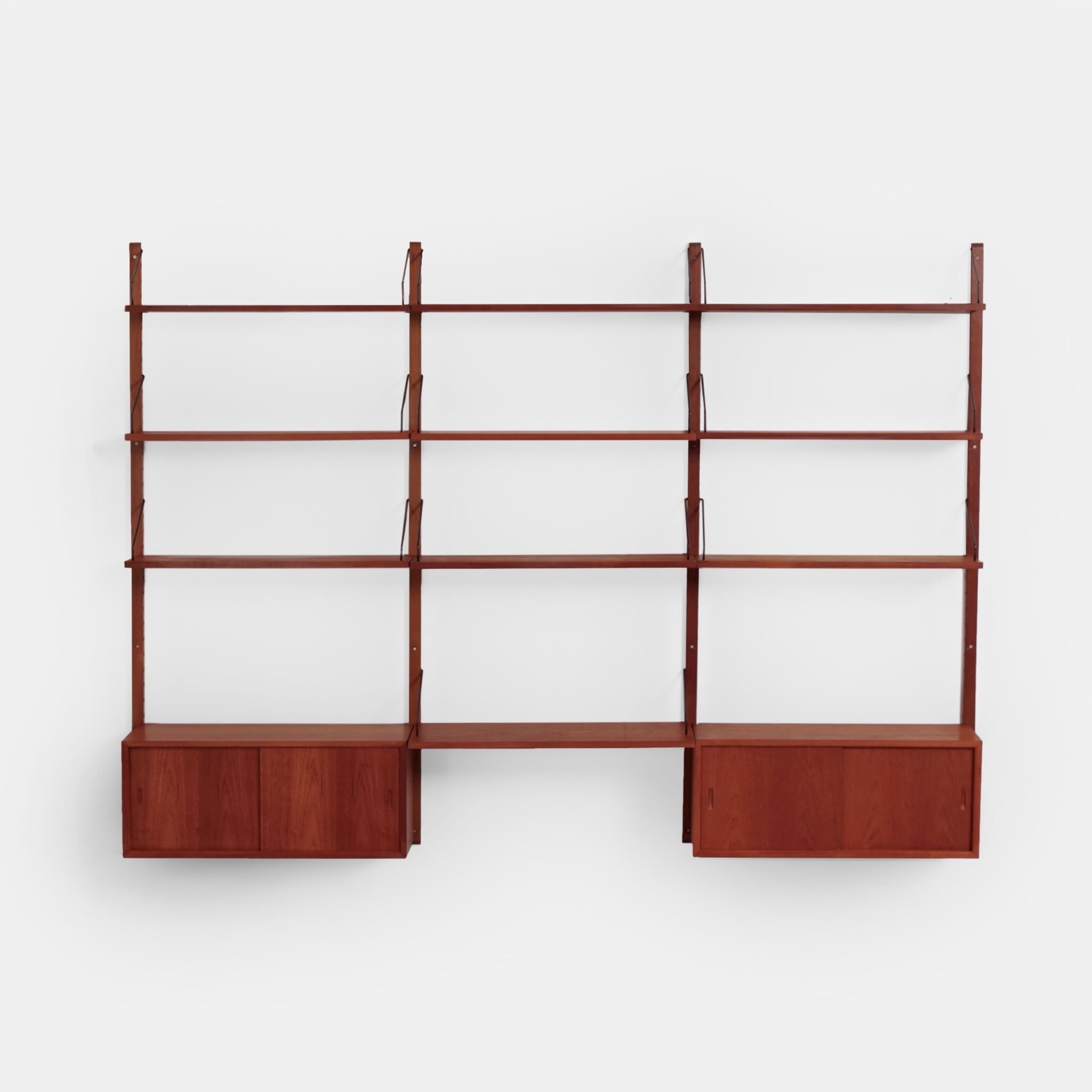 Why the Royal Modular Wall System by Poul Cadovius Is Still So Popular