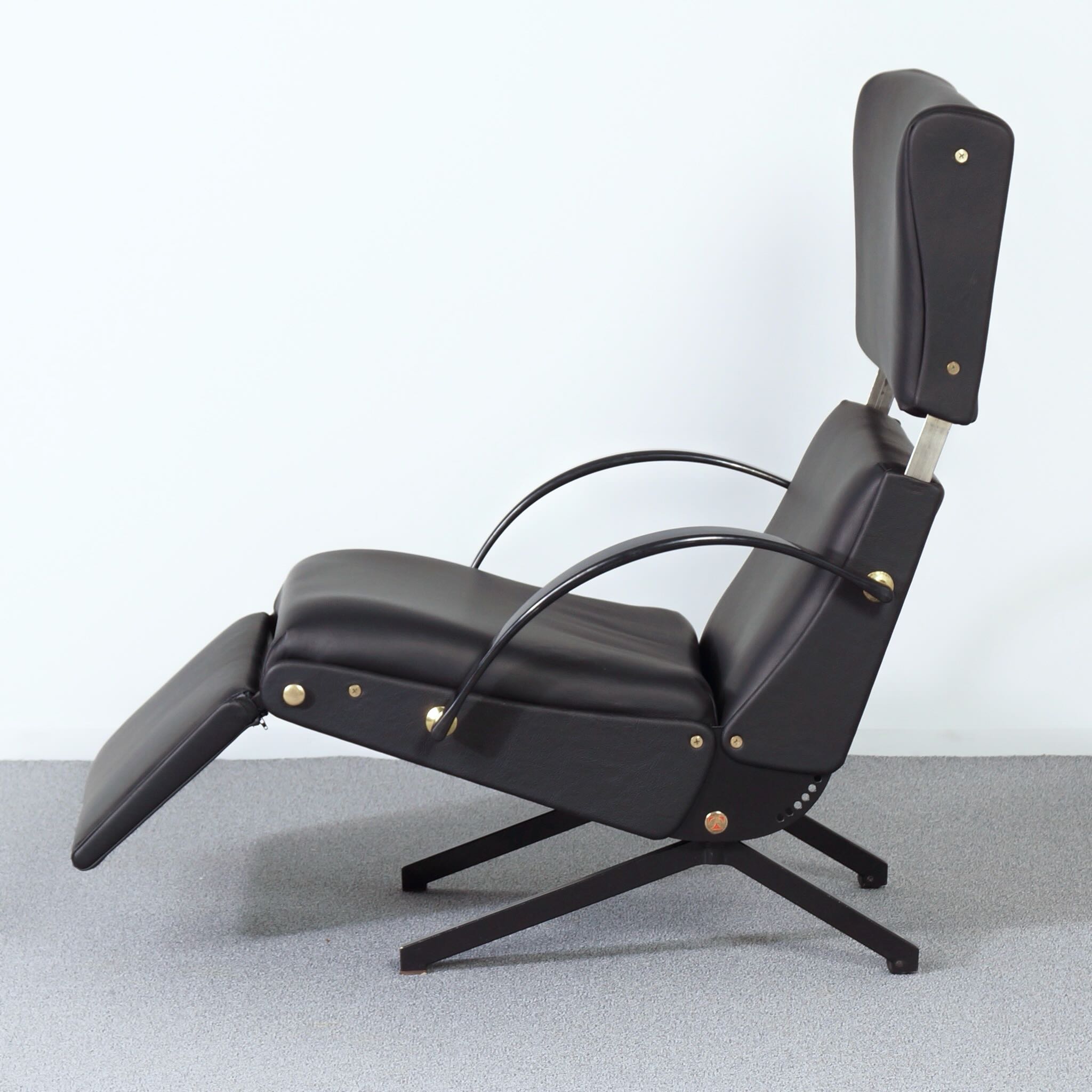 P40 lounge chair by Osvaldo Borsani for Tecno, 1950s in Black Leather and Brass