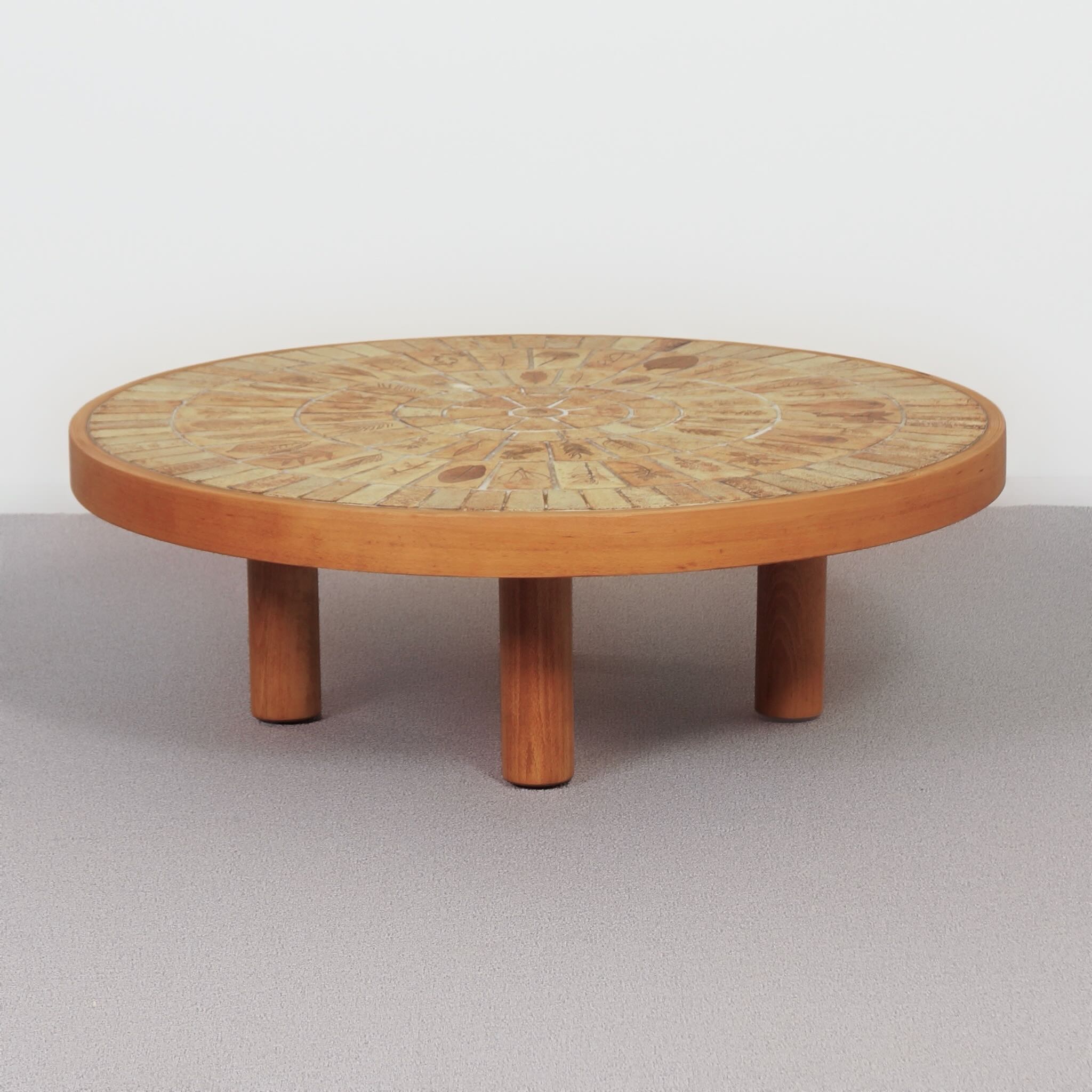 Round Coffee Table by Roger Capron for Atelier Capron from the 1960s in Ceramic and Beechwood