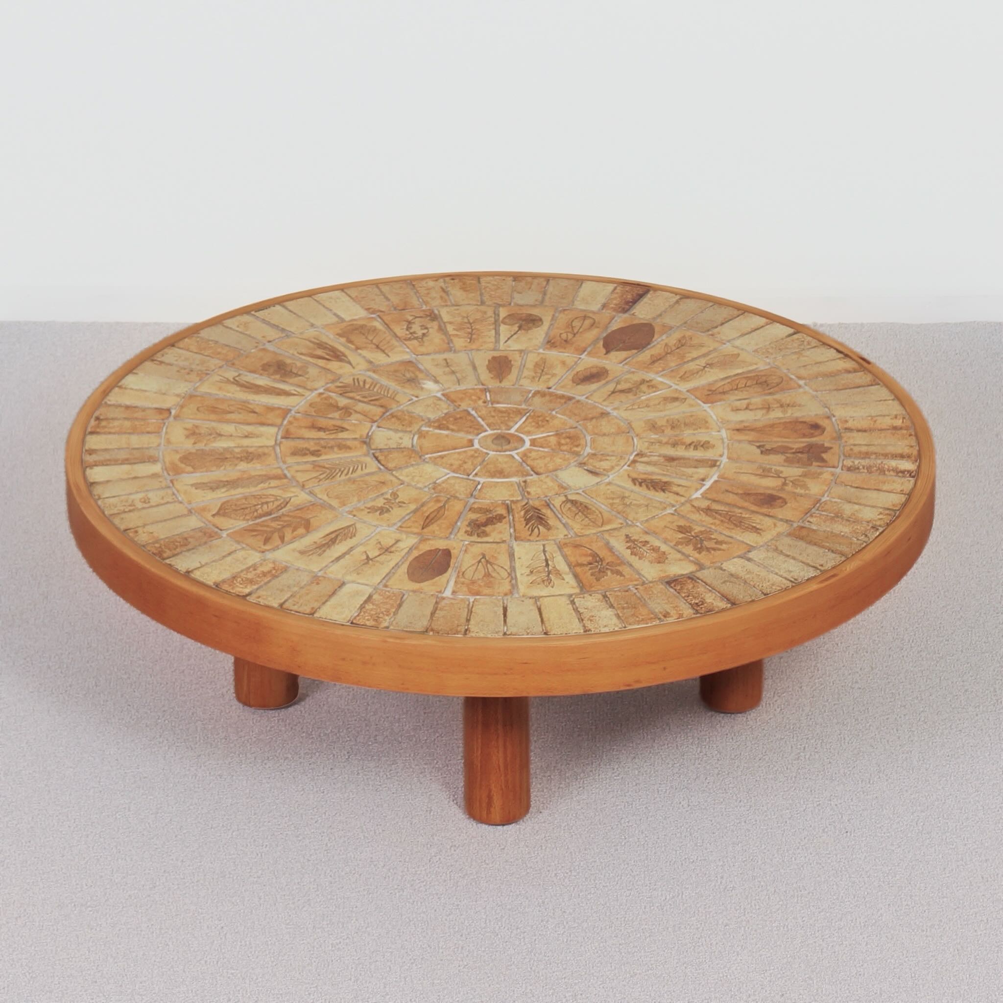 Round Coffee Table by Roger Capron for Atelier Capron from the 1960s in Ceramic and Beechwood