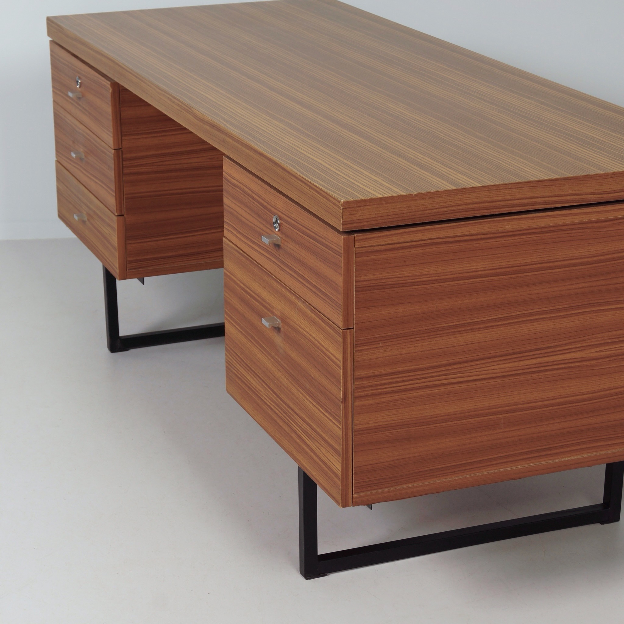 Bureau Ministre by Pierre Guariche for Meurop from the Bridge-Conseil Collection, 1960