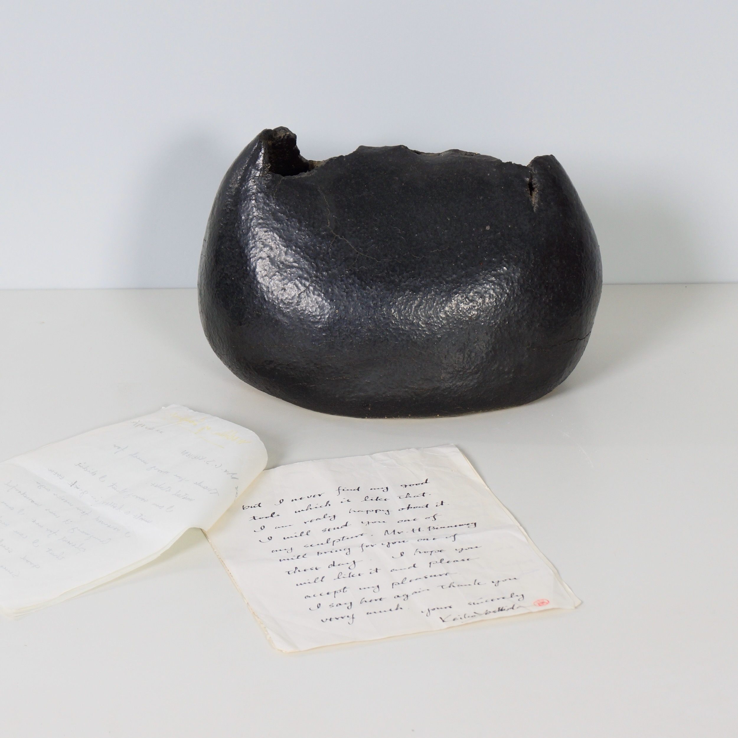 Sculptural vase by Keiko Yoshida from 1971 in black ceramic