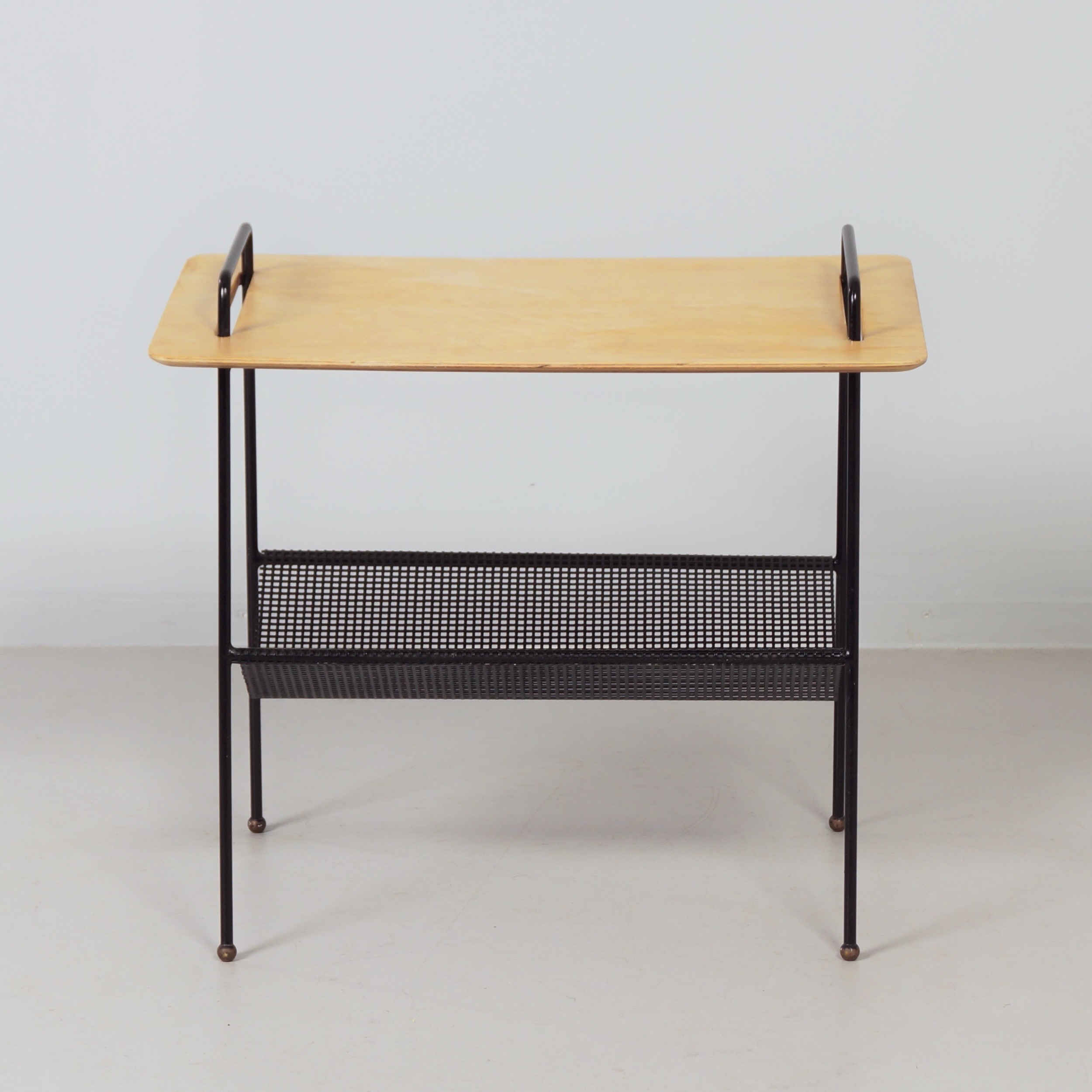 TM04 side table by Cees Braakman for Pastoe, 1953 with reading basket
