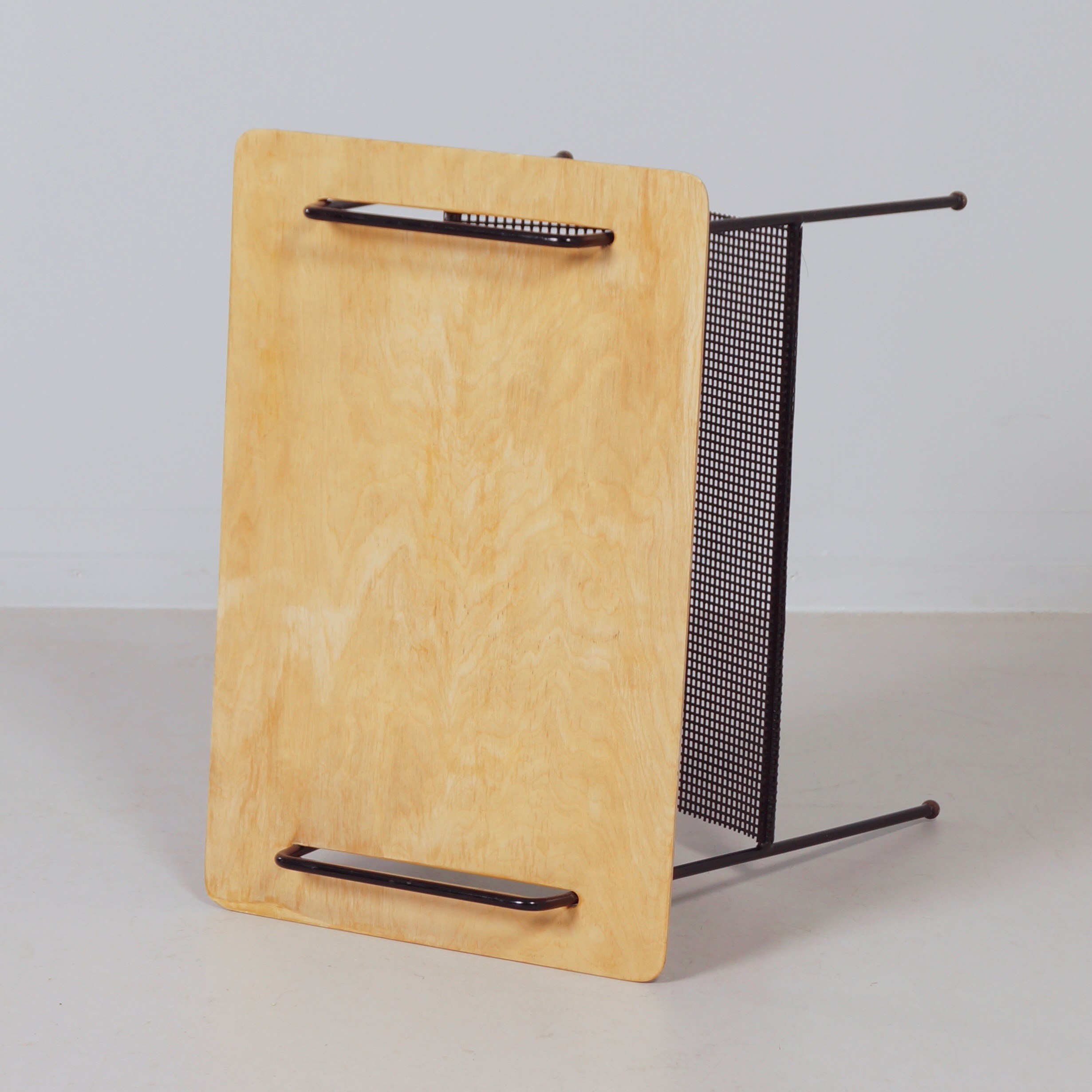 TM04 side table by Cees Braakman for Pastoe, 1953 with reading basket