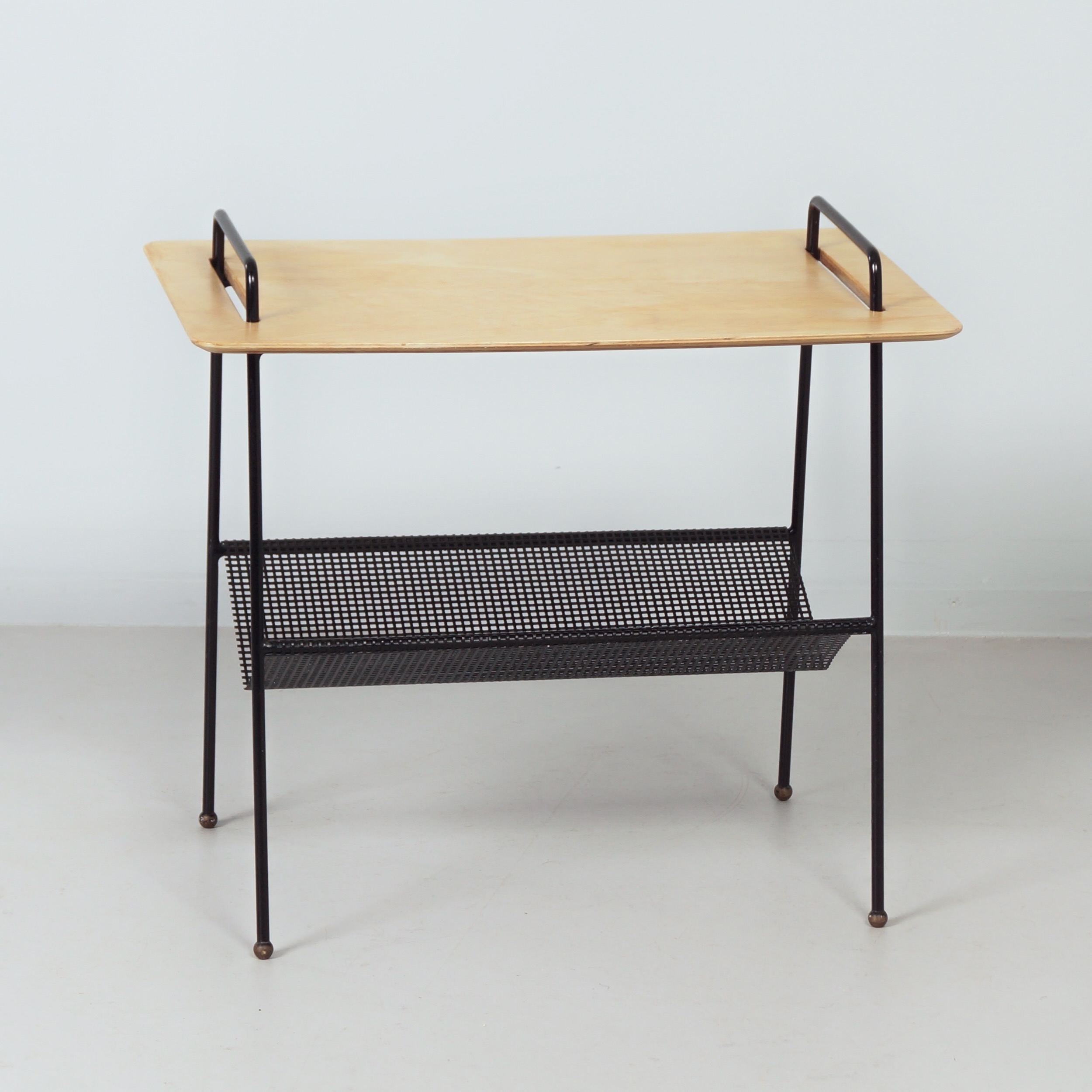 TM04 side table by Cees Braakman for Pastoe, 1953 with reading basket