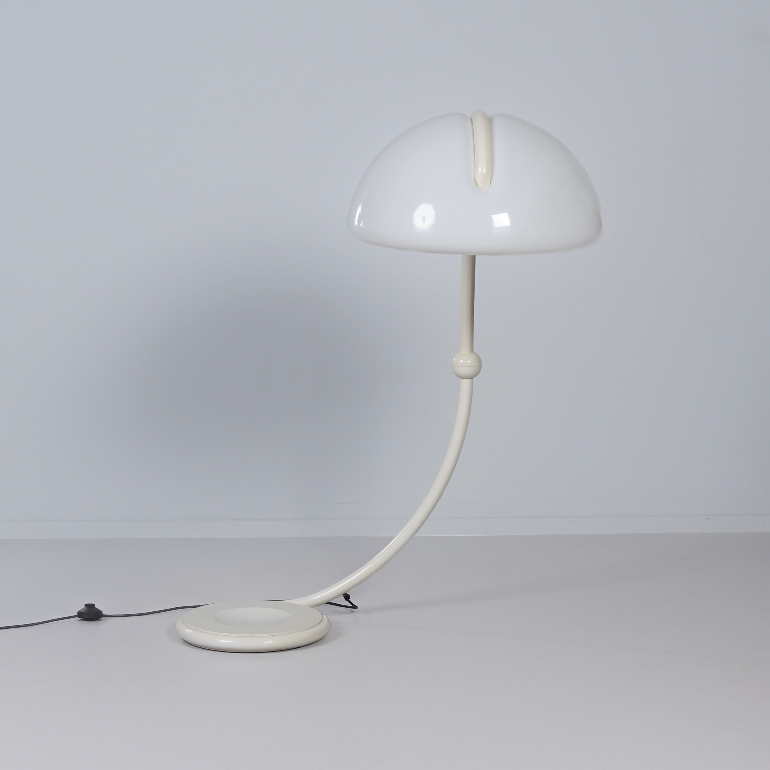 Serpente floor lamp by Elio Martinelli for Martinelli Luce, 1970s in white