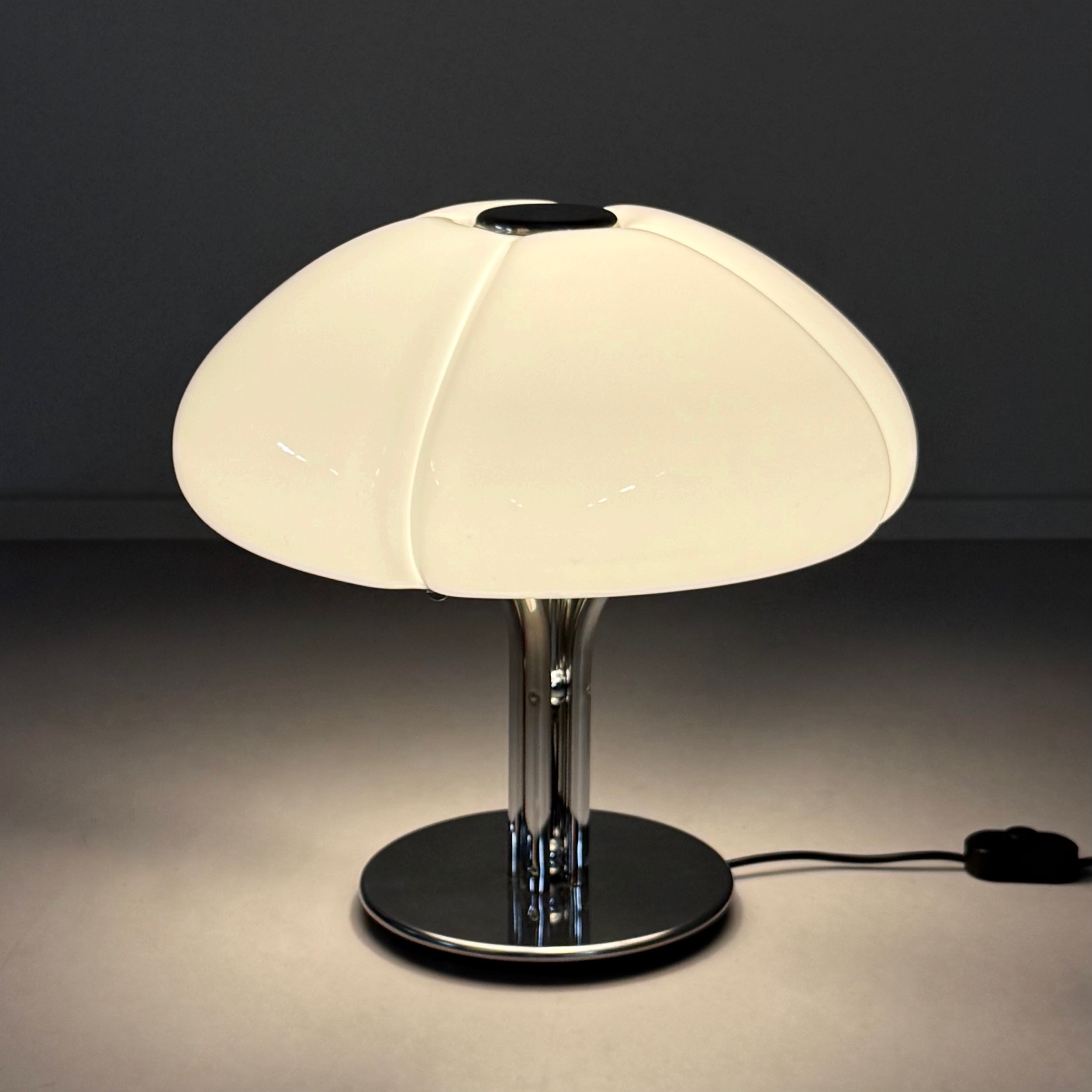 Quadrifoglio table lamp by Studio 6G for Guzzini, under the direction of Luigi Massoni, 1970s, white