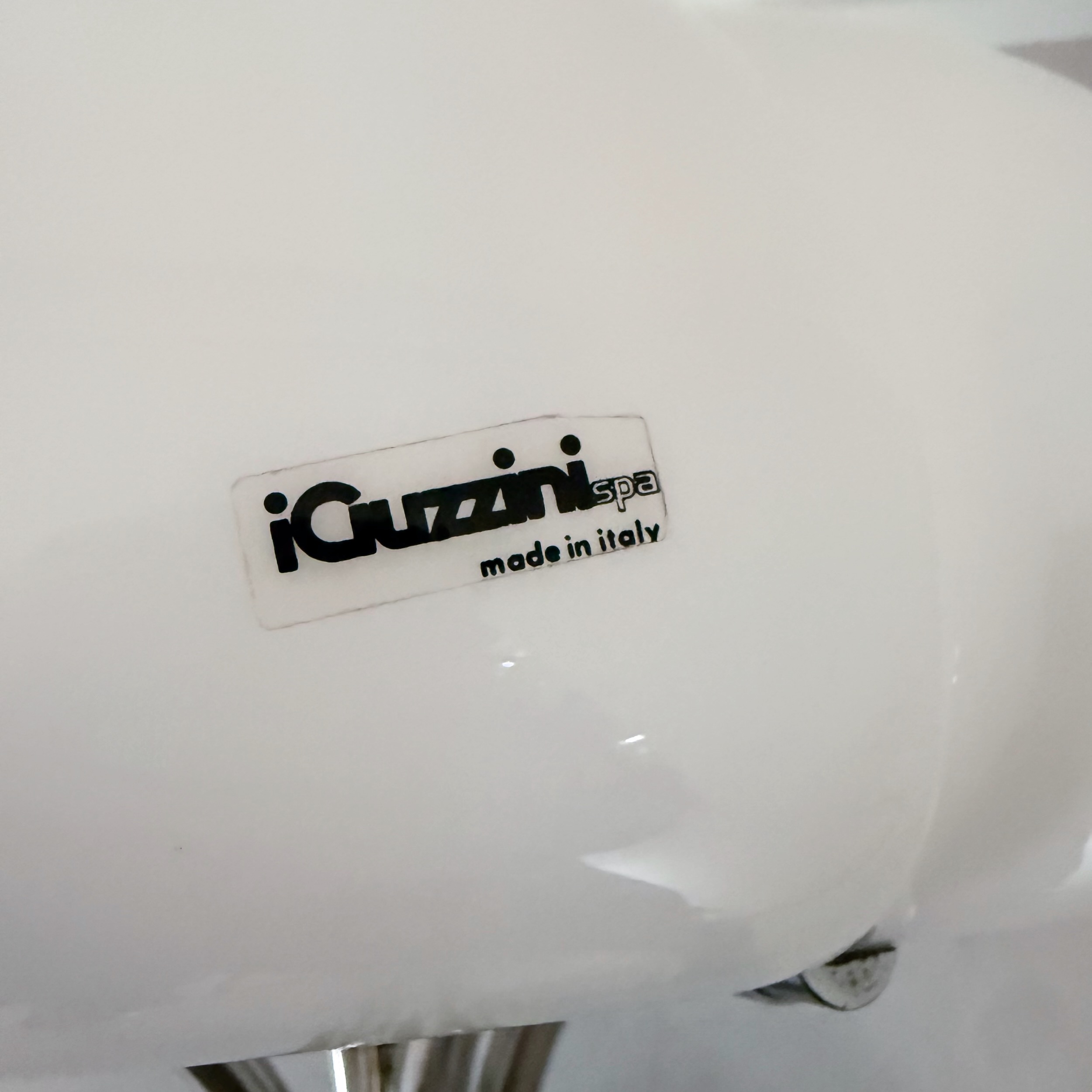 Quadrifoglio table lamp by Studio 6G for Guzzini, under the direction of Luigi Massoni, 1970s, white