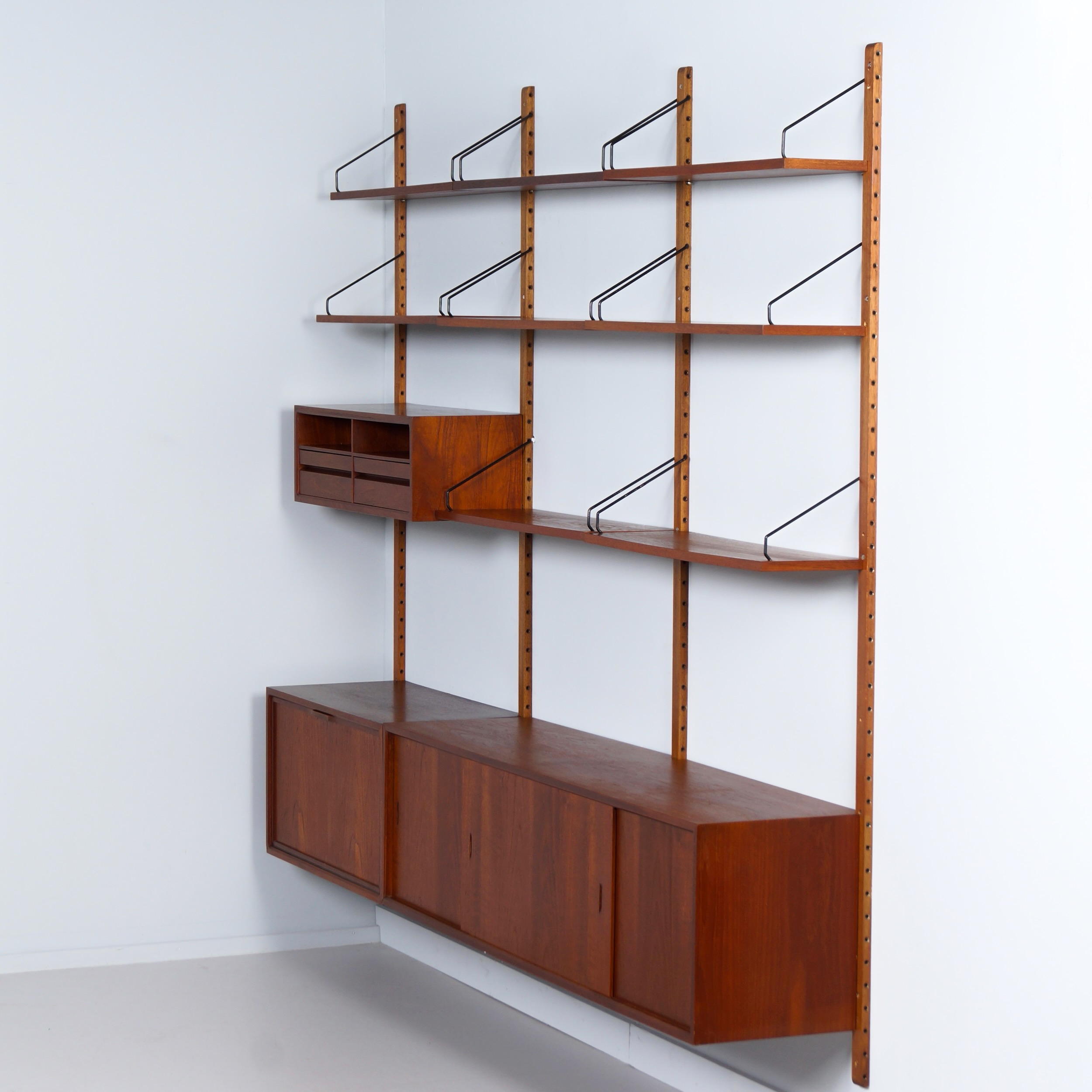 Royal System by Poul Cadovius for Cado, 1960s – Wall System Teak, 15-Piece