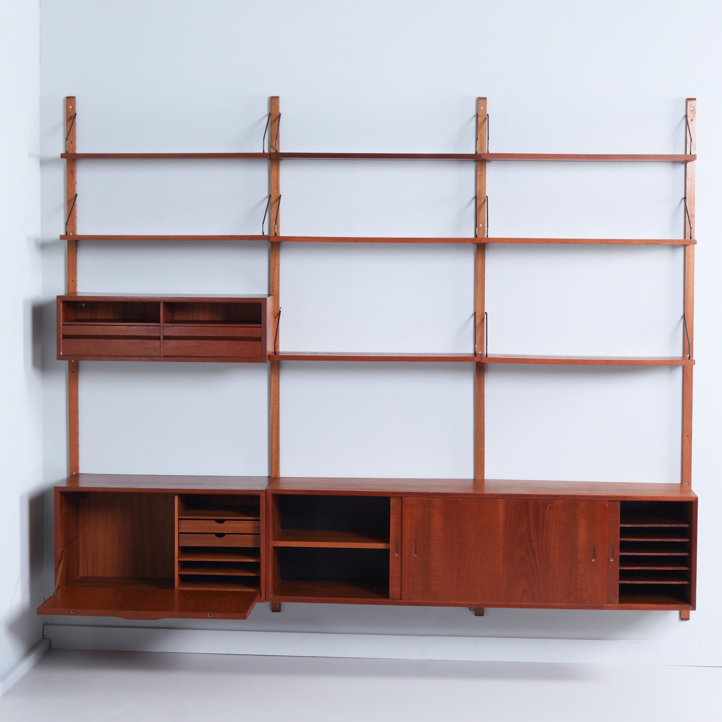 Royal System by Poul Cadovius for Cado, 1960s – Wall System Teak, 15-Piece