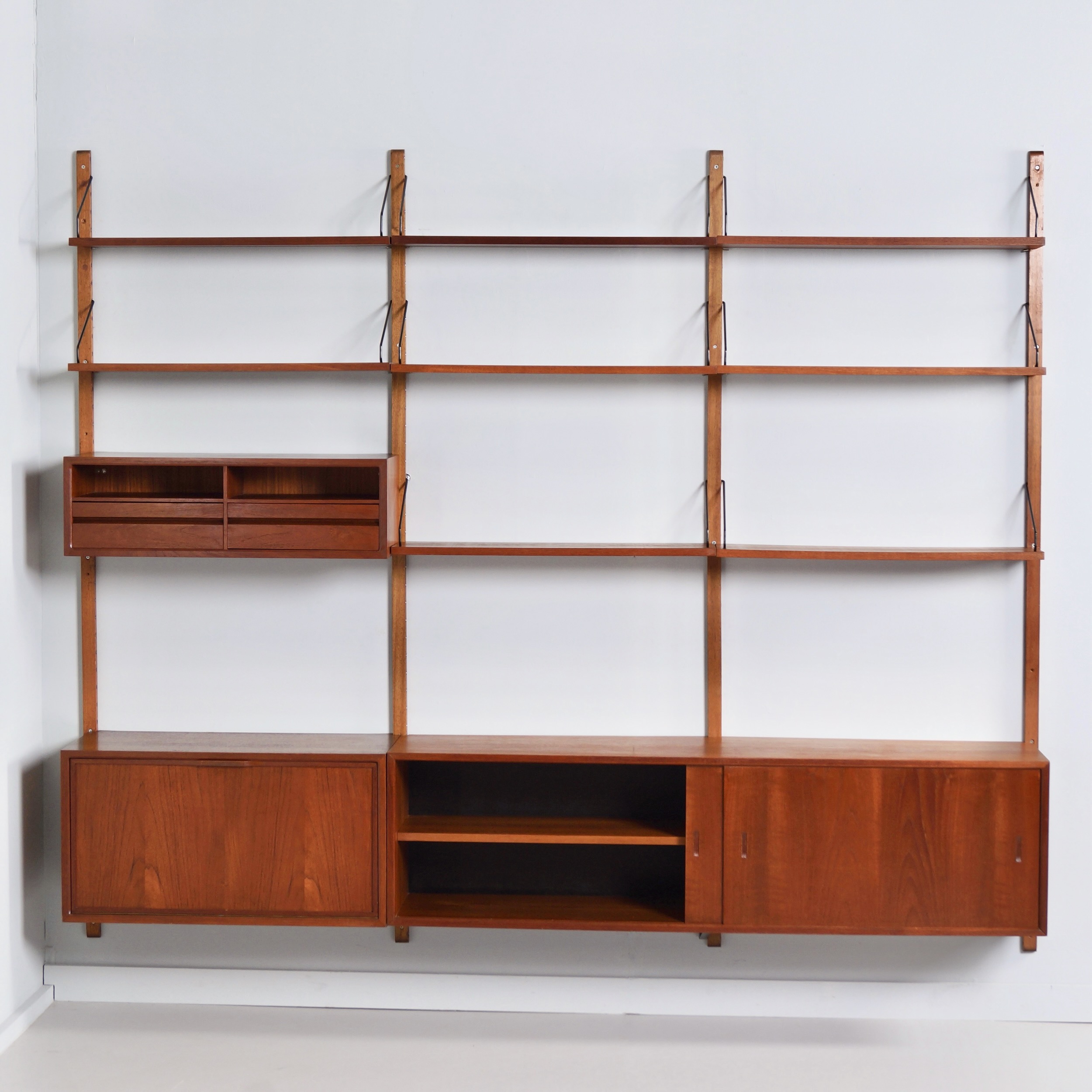 Royal System by Poul Cadovius for Cado, 1960s – Wall System Teak, 15-Piece