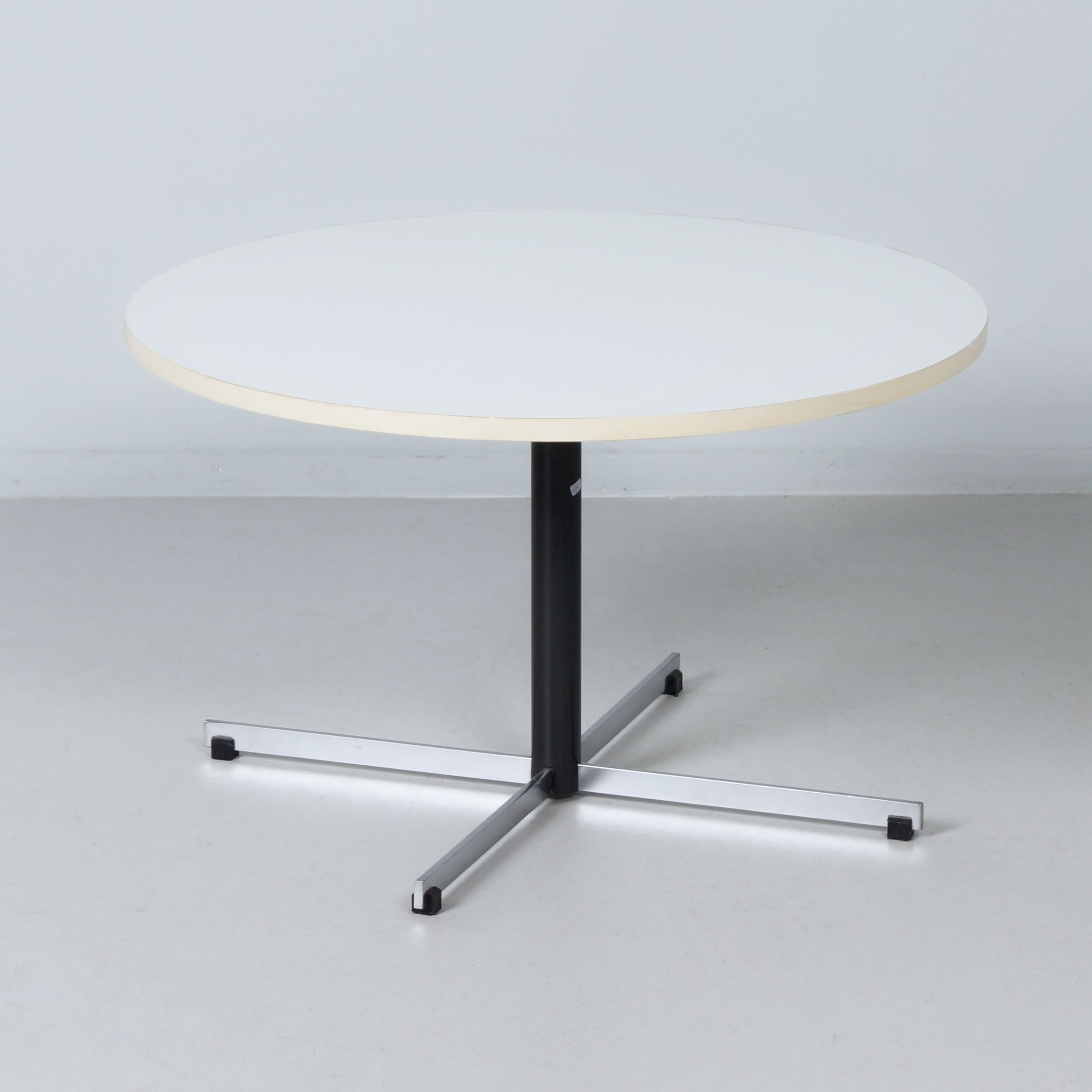 Round Model 3696 Coffee Table by Gispen, 1970s – White Melamine Top and Chrome Base