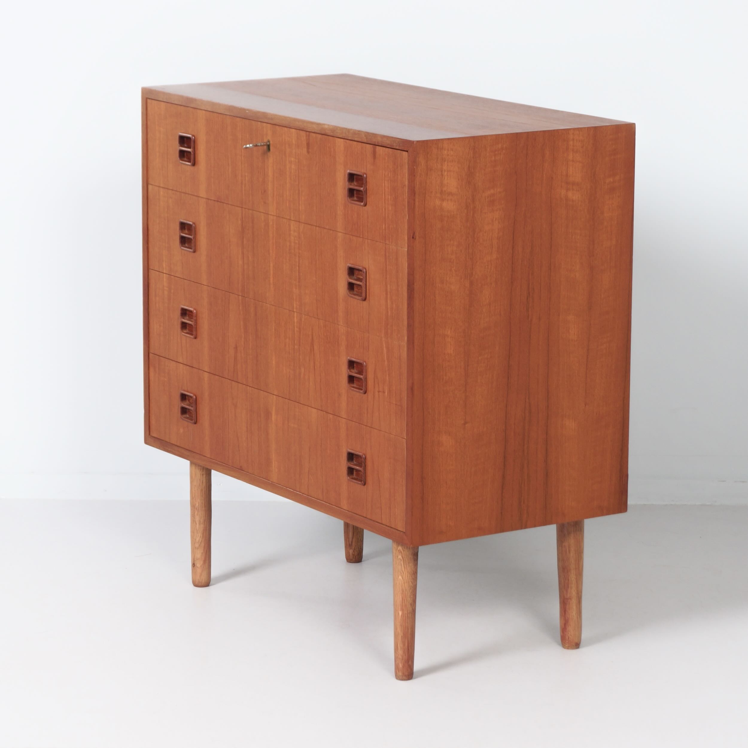 Danish Teak Chest of Drawers, 1960s – 4 Drawers, Key and Recessed Handles