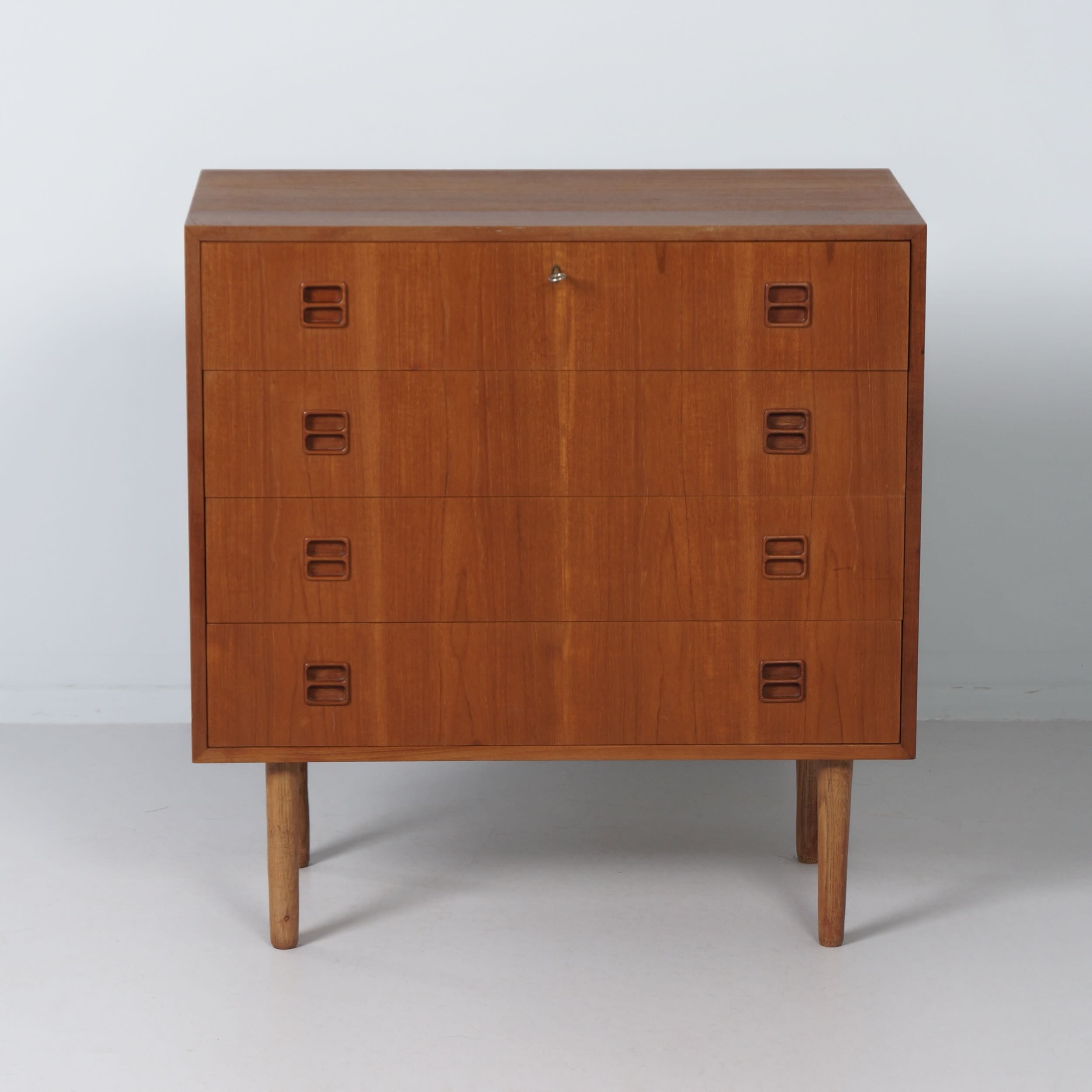 Danish Teak Chest of Drawers, 1960s – 4 Drawers, Key and Recessed Handles